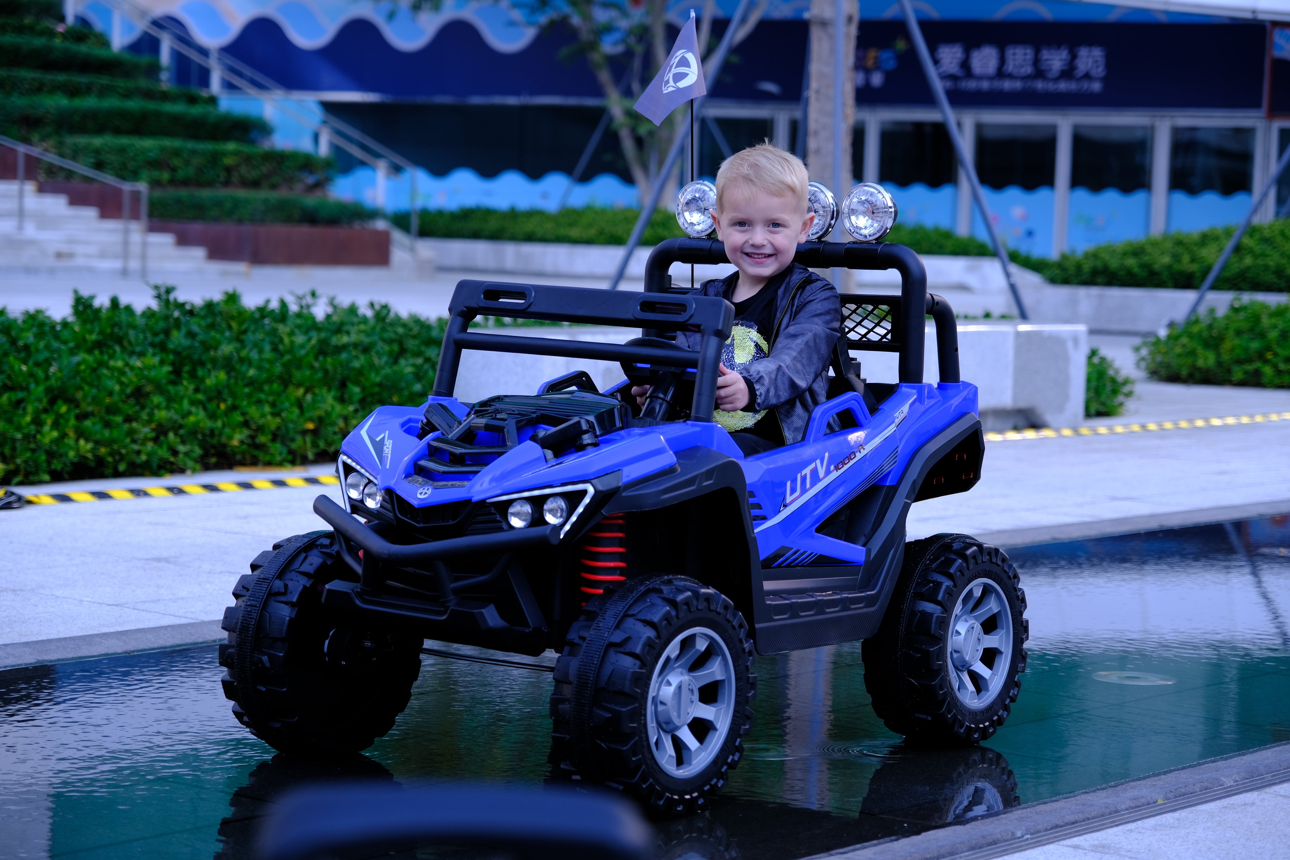 Kids Using Razors F-801 Children Electric Car Razor โ Aaron USA LLC
